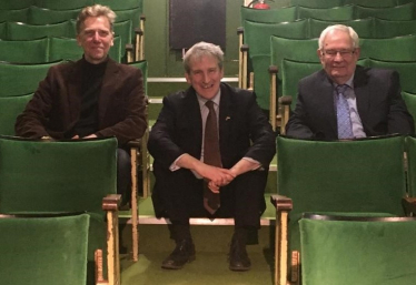 Damian Hinds pictured with Rob Allerston (left) and Eric Clifford (right). 